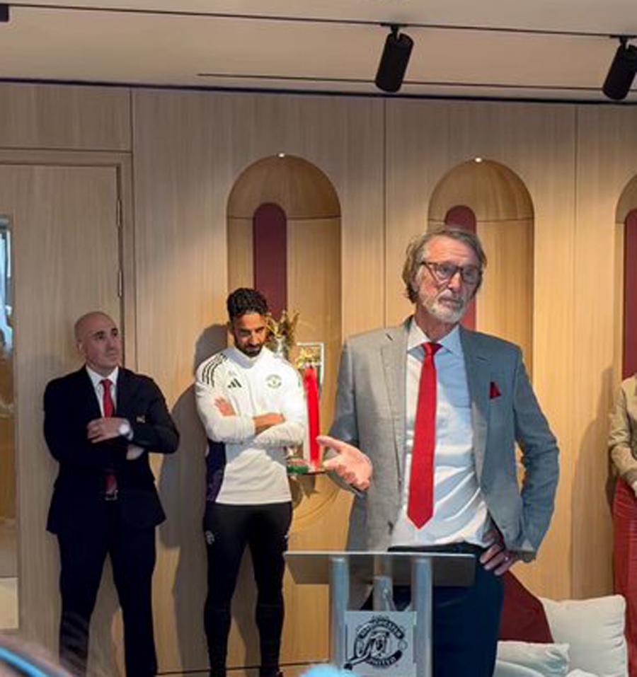 据喀麦隆的, 巴莱巴是布, 传闻俱乐部