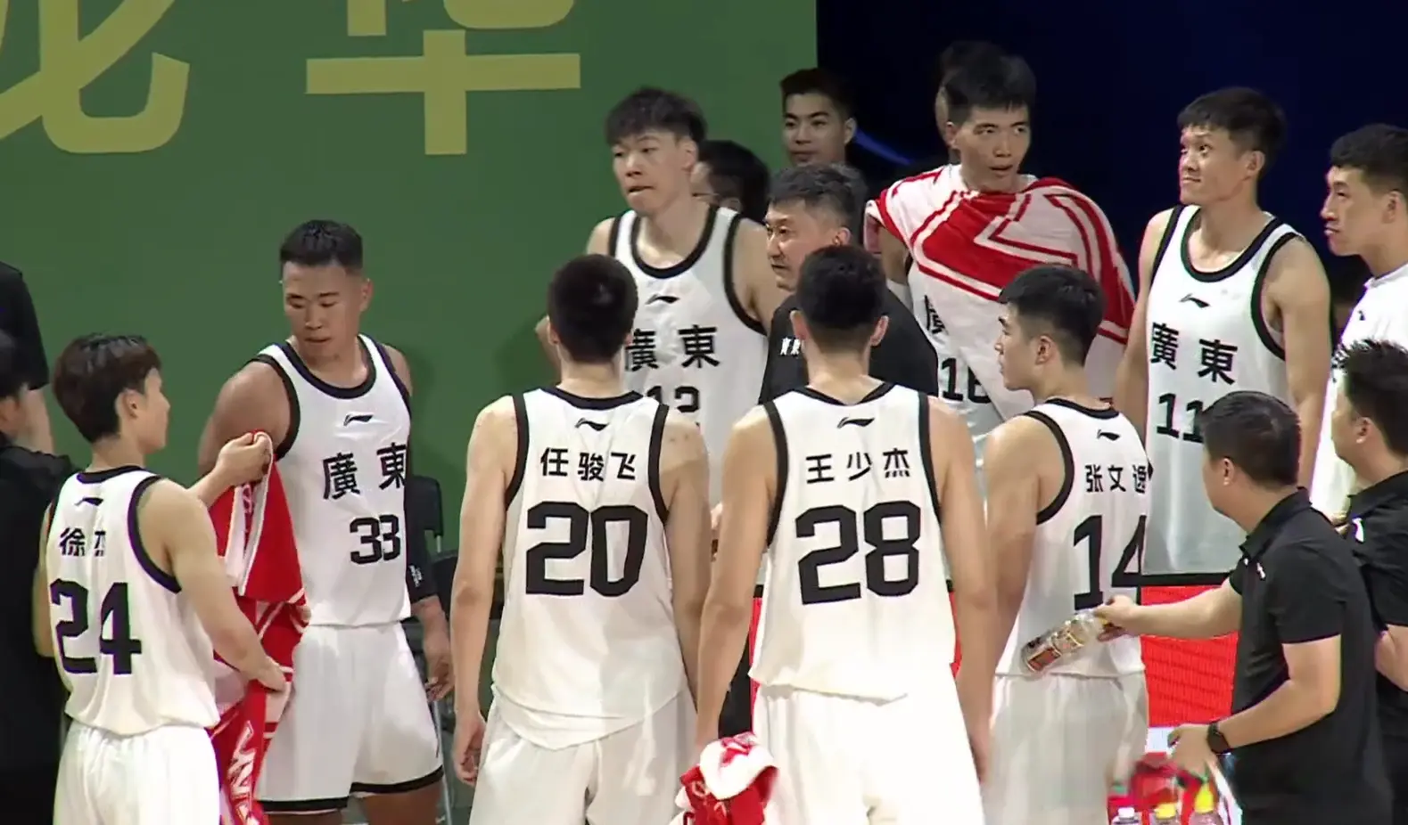 两队将来到, 随后的罚球, img