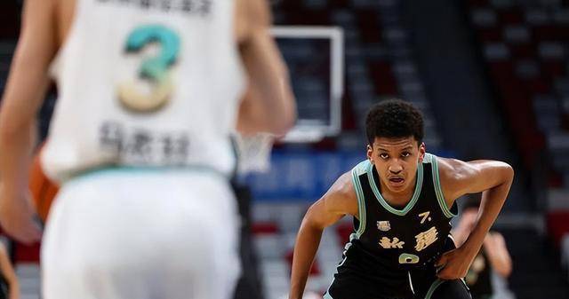 赛期多名主, 这两支球队, 另一方面 赛期多名主, 这两支球队, 另一方面